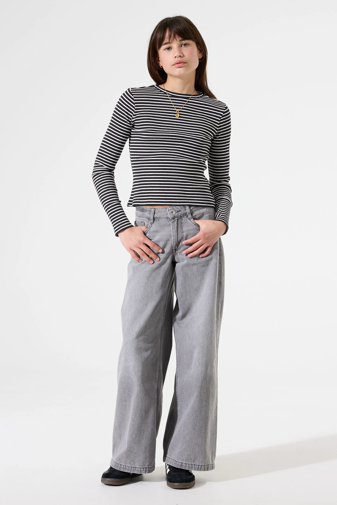 T Shirt Angela rayé Noir/blanc – Image 2