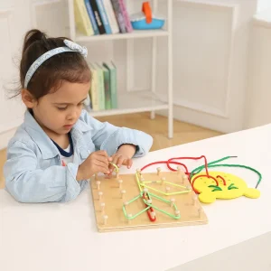 Géoboard Montessori formes et lacets
