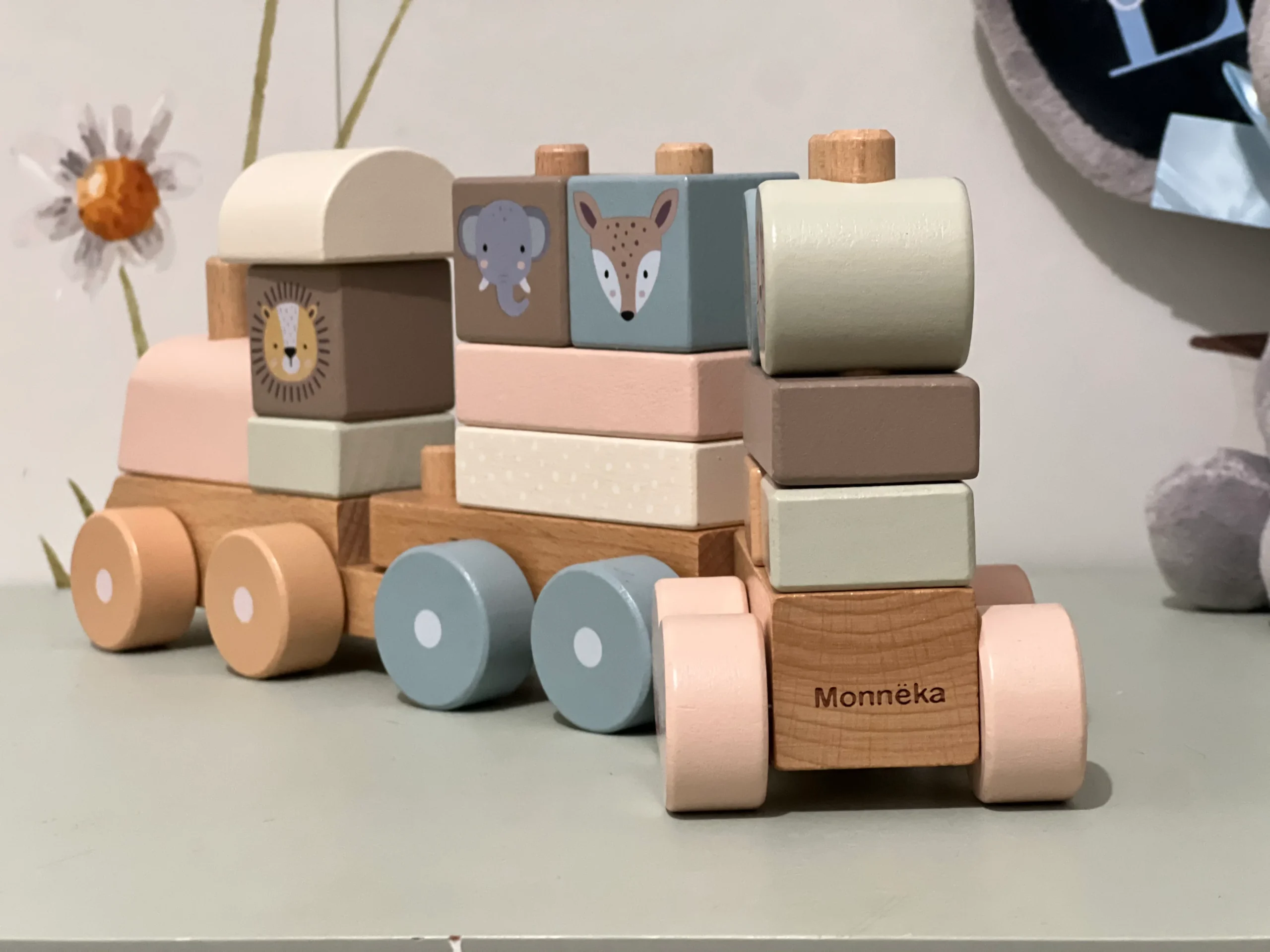 Petit train en bois personnalisable – Image 4