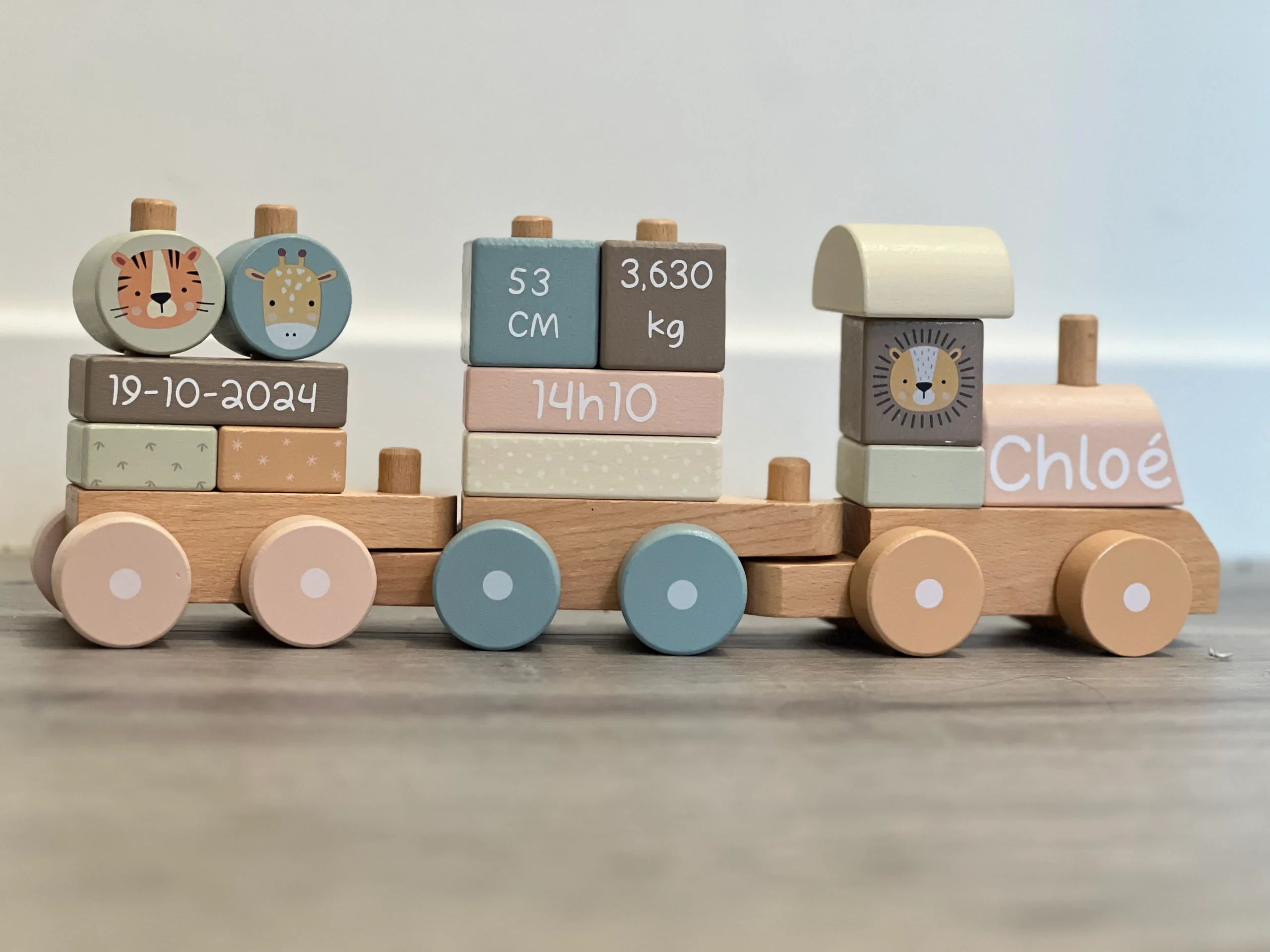 Petit train en bois personnalisable – Image 5