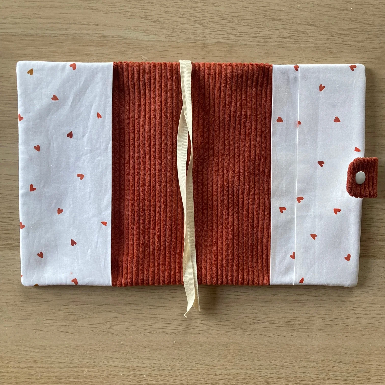 KIT Protège carnet de santé Tibobo Ptits Coeurs (2 coloris) – Image 2