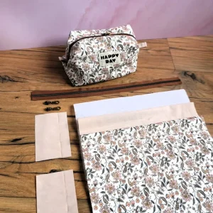 Kit couture : Trousse carrée en tissu à motif