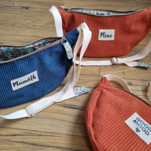 Sac banane demi-lune à bandoulière en velours côtelé personnalisé avec prénom ou inscription