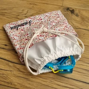 Sac piscine imperméable format pochon avec tissu à motif au choix