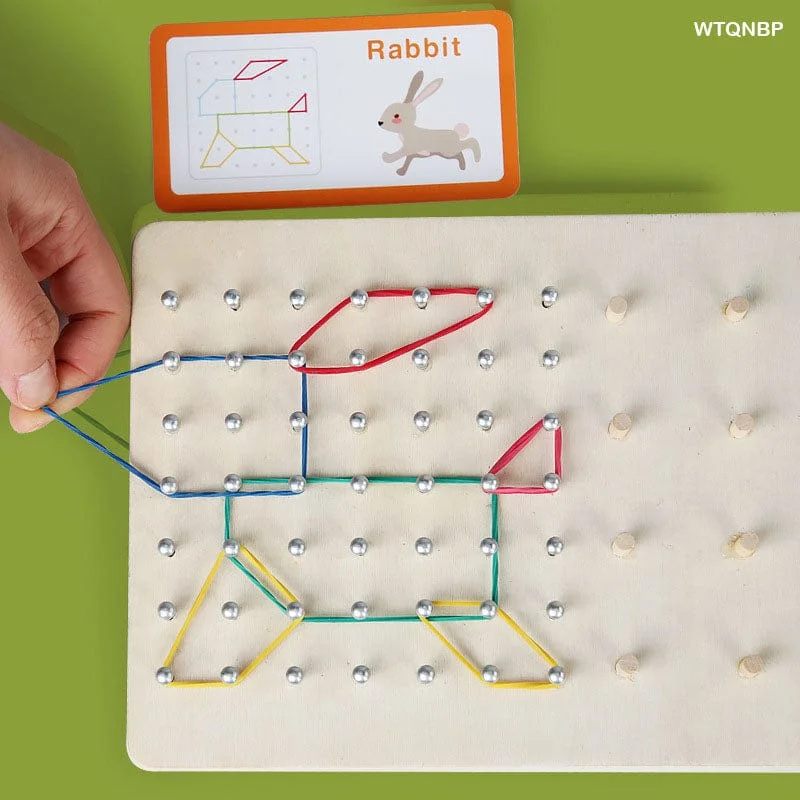 Géoboard Montessori 2 en 1 : chiffres et lettres Clous et Élastiques avec cartes modèle. – Image 2